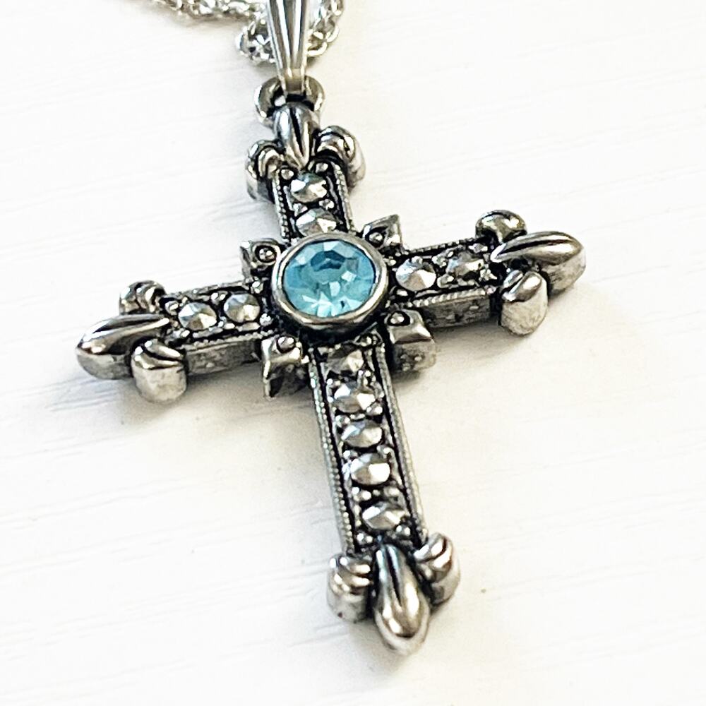 Avon Vintage Graceful Cross Pendant Necklace Silver with Blue Stone 1992